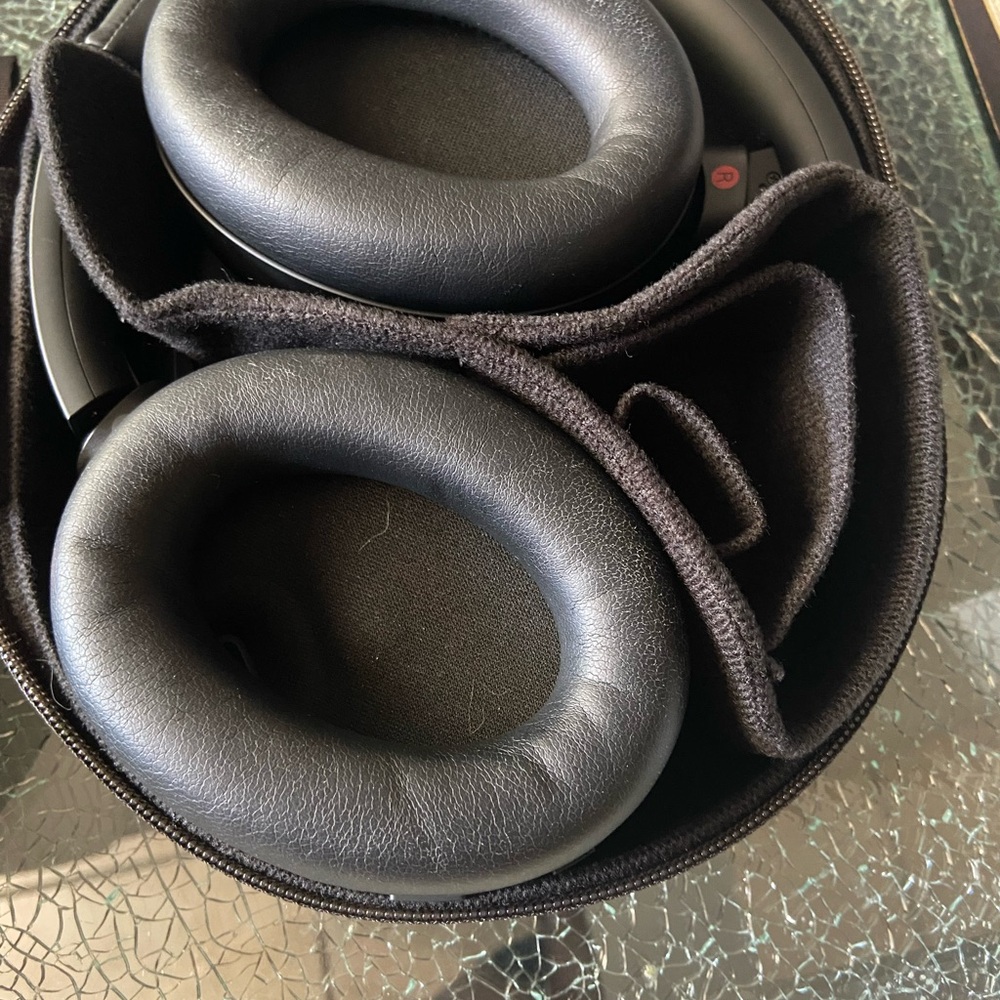 Sony WH-1000XM4 Wireless Headphones - Black - Picture 2 of 4
